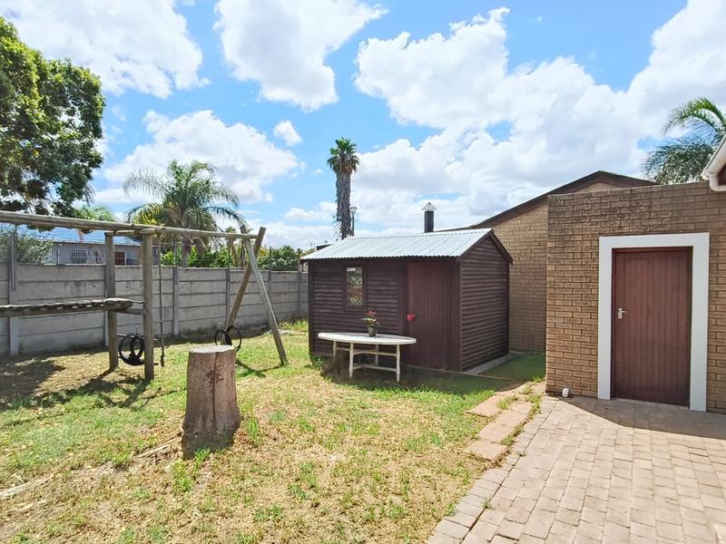 2 Bedroom Property for Sale in Oakglen Western Cape